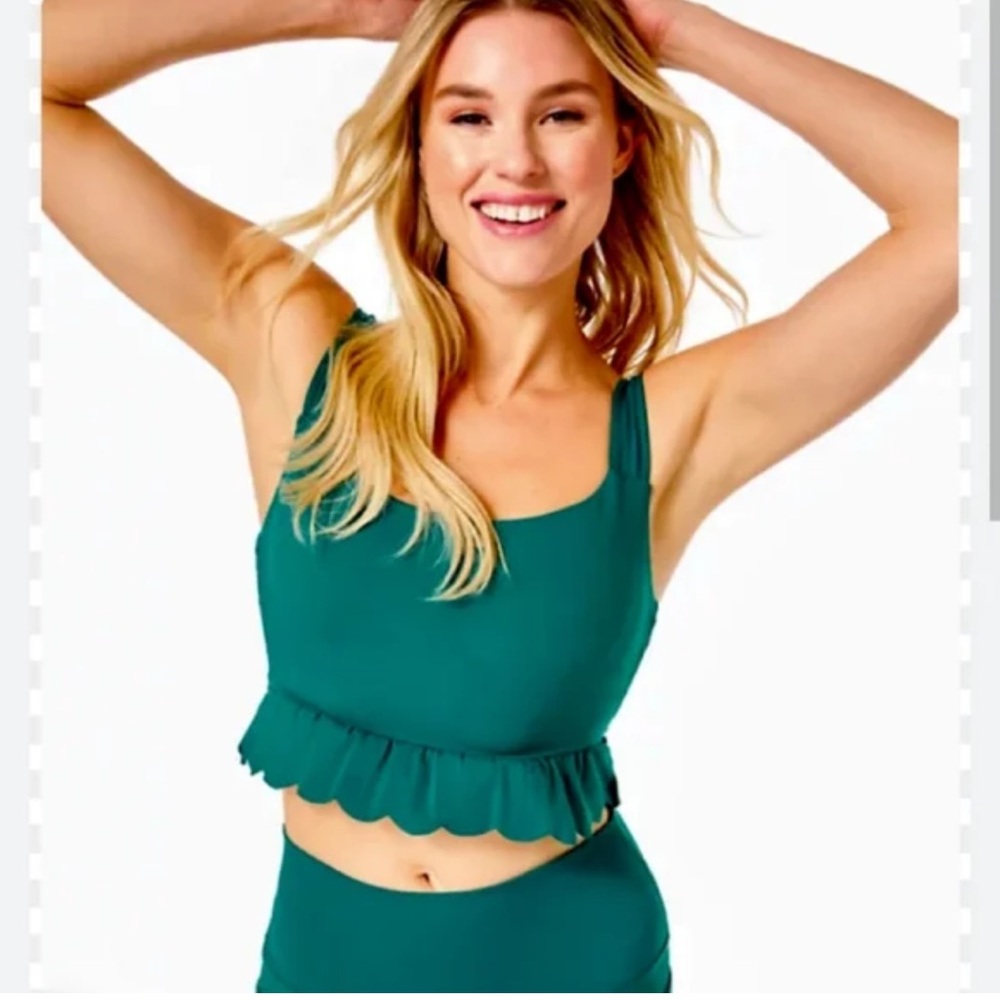 Lilly Pulitzer Luisa Scallop Sports Bra in Hosta Green. Size Large